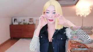 Korean Streamer shows her cosplay