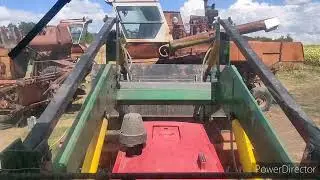 Допомагаю дядьку.