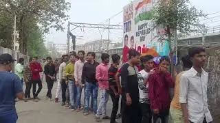 सिनेमा में पठान फिल्म का क्रेज 😮 इतनी लंबी लाइन 😎 #पठान #pathan
