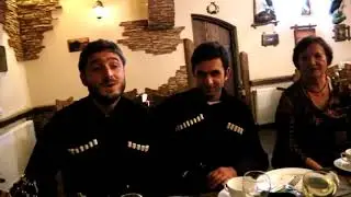грузины поют.. Подмосковные Вечера.  ძალიან ლამაზი შესრულება..