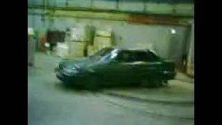 ВАЗ 2115 крутит пятаки на складе