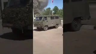 Момент атаки дрона на бронемашину в Белгородской области
