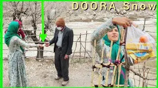Helping single mother baby  a rainy day by operator and paying the rent of cottage