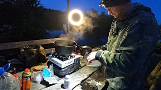 РЫБАЛКА НА ФИДЕР С НОЧЁВКОЙ . ПРИГОТОВИЛ МЯСО С ОВОЩАМИ В КАЗАНЕ . ОТДЫХ У РЕКИ В ДИКОЙ ПРИРОДЕ .