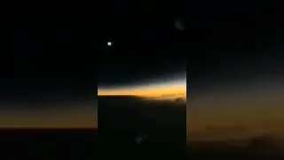 Солнечное затмение из иллюминатора самолёта