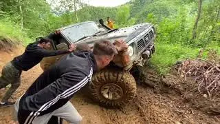 😅😅HOW TO FIX A FLAT TIRE IN A NISSAN PATROL Y60😅😅