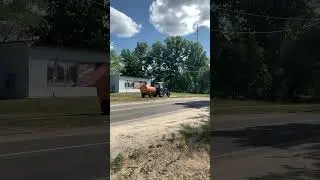 Трактор МТЗ чистит тротуары 21.06.23 
