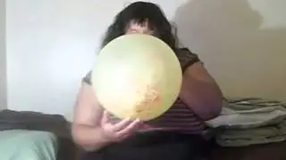 BBW Balloon Diva with Yellow and Red Fireworks Balloon