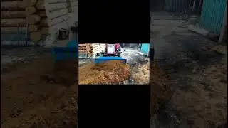 Т-25 с отвалом толкает тяжелую глину. Мощь и сила трактора ...