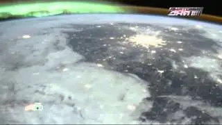 Российские космонавты опубликовали снимок Москвы и Петербурга под северным сиянием