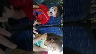 İlk toplu taşıma tecrübesi ile ikizler (all gıydın gıydın 😂😂😂)