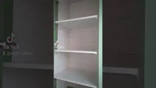 Шкаф с жалюзийными дверцами