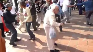 Вот как надо танцевать! Да и жить к слову тоже!