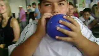 Bruno com gás Hélio