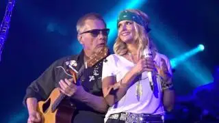 MIRANDA LAMBERT . Live in Dublin . c2c  Little red  wagon