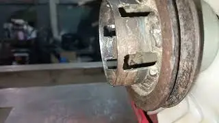 Привод НШ впереди двигателя.