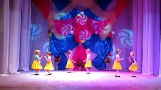 14.  "Песенка про маму" "Девчата" младшая группа.