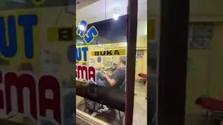 pengusaha Tol..Bapak jusuf Hamka, nyukur Di Tempat biasa. luar biasa....