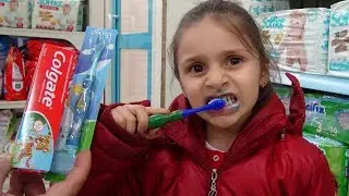 Lina Annesinden Gizli Markette Dişlerini Fırçaladı Ağzı Köpüklü Kaldı