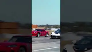 Hellcat Viper races McLaren 