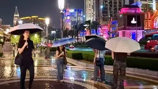 A Rainy Night in Macau :  Cotai Strip Walking Tour [4K]