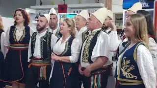 Suprizon Zeri i bilbilit me vallen e kenduar Hodha  nje lule ne ferre kendon  Erjola Ahmeti.2026