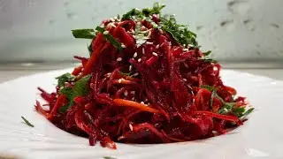 Салат из свёклы и моркови по-корейски.