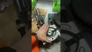 Как и чем снимать неудобно посаженные подшипники? #automobile #сьемник #снятьподшипник