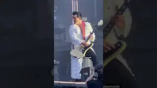 RZK messing with his guitar 🎸 