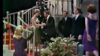 Florence Henderson sings The Christmas Song (Chestnuts Roasting on an Open Fire)
