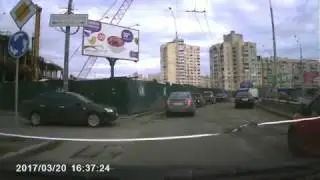 Будівництво ТРЦ і ями біля нього!(