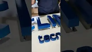 Fachada comercial com letras caixas de materiais diferentes. Confira o resultado!