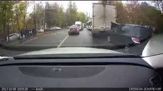 на Ангарской улице автобус врезался в 7 автомобилей 1