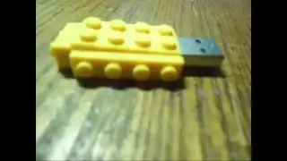 Моддинг флешки деталями LEGO.