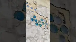 Стеклянный дом из бутылок