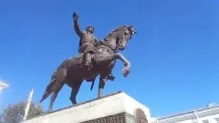 Тверь. Памятник князю Михаилу Тверскому.
