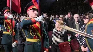 Лужники-2020, Вывод войск, вносят флаги знамёна