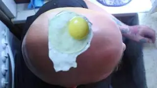 Как пожарить яичницу на голове