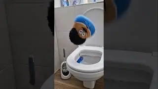 Daddy Pou jumps into the toilet 😂💩 