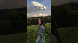 Цветущие травы на лугу в июле