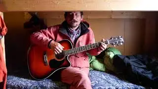 Моя бабушка лезет первой