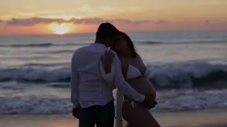 Um ensaio de gestante na Praia Mole