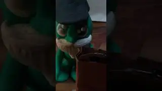 An awkward food delivery… 