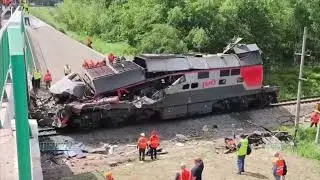 Dramatic Daytime Footage Shows Aftermath of Russian Bridge Collapse on Train Tracks