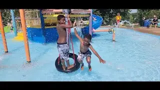 Splash pad with Arnold // water park