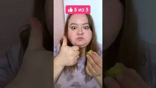 Пробую мушмулу и зеленую алычу 