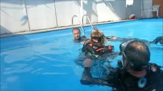 how to control unresponsive diver at surfacing in padi rescu course