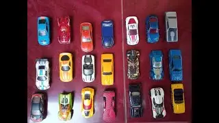Balap Mobil Kecil Trek lurus di paving teras rumah