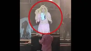 Se le Sube la cucaracha a Yuri en pleno concierto