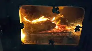 הפעלת קמין עץ שמירה על זכוכית נקיה